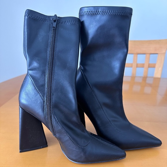 Black Faux leather bootie forever 21 boots size 6 new - Picture 5 of 7